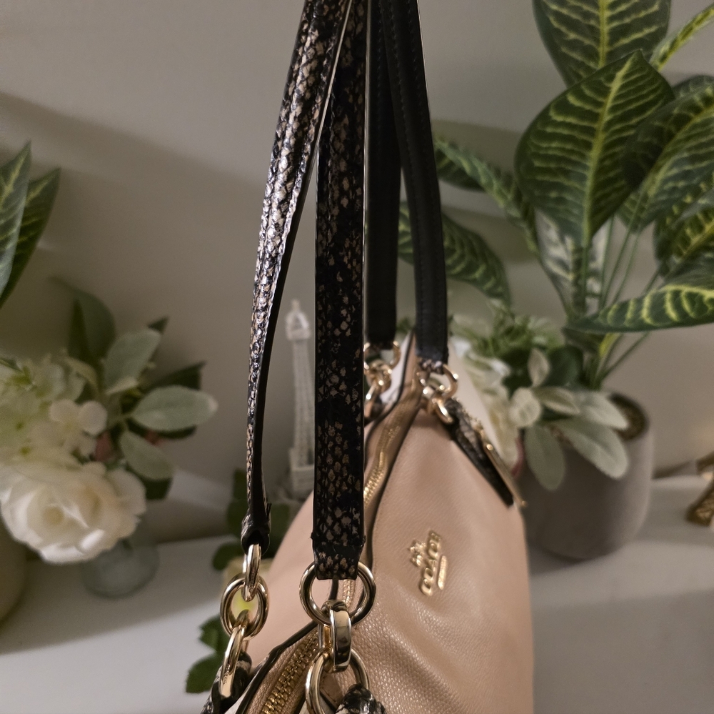 Coach Leather Tote Bag ( New Condition ) - Picture 4 of 16